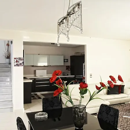 Katiana Villa *